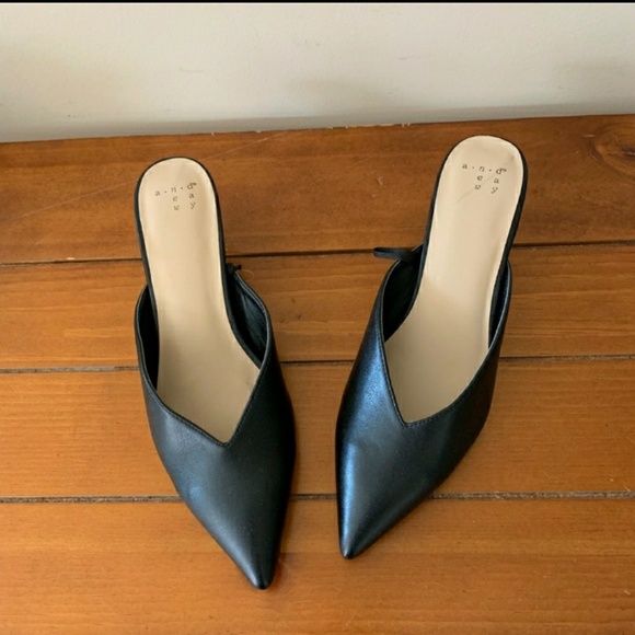 Kitten Heels Low Vamp - Picture 2 of 3